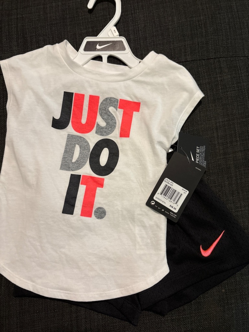 BNWT Nike Kids Outfit Set & Matching Hard Shell Lunch Box Bundle - Picture 2 of 3